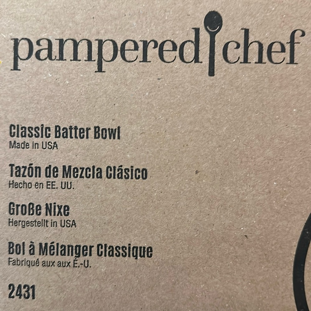 Pampered chef  brand new classic batter bowl